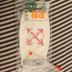 OFF-WHITE o/s NWT Stencil Mask Fuchs wt&fuchsia)